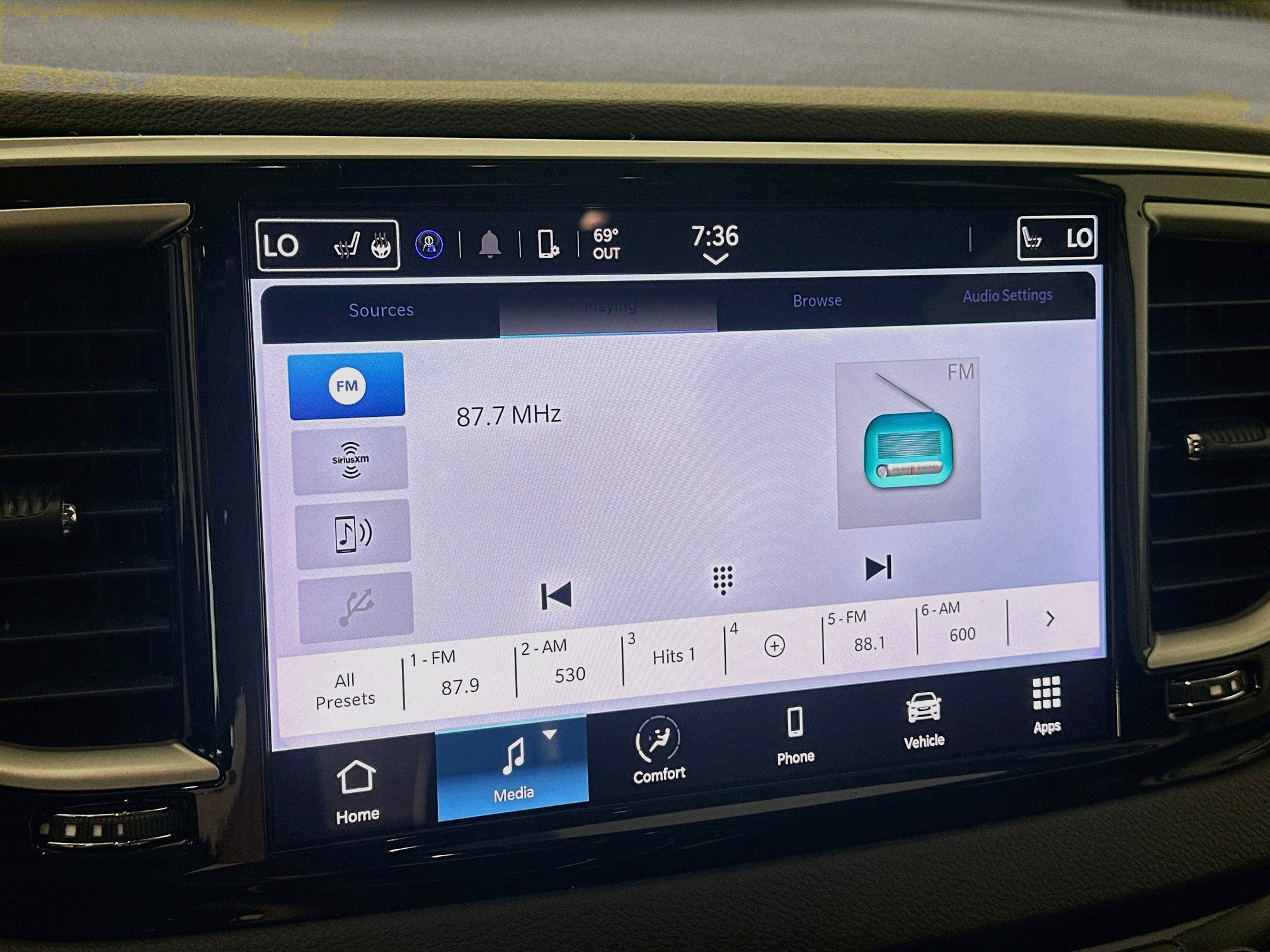 Used 2024 Chrysler Pacifica Touring-L FWD image 21