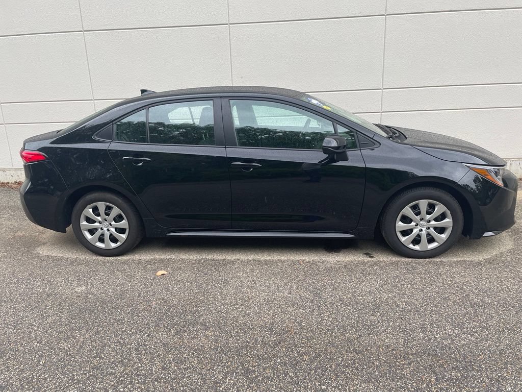 Used 2026 Toyota Corolla LE FWD image 5