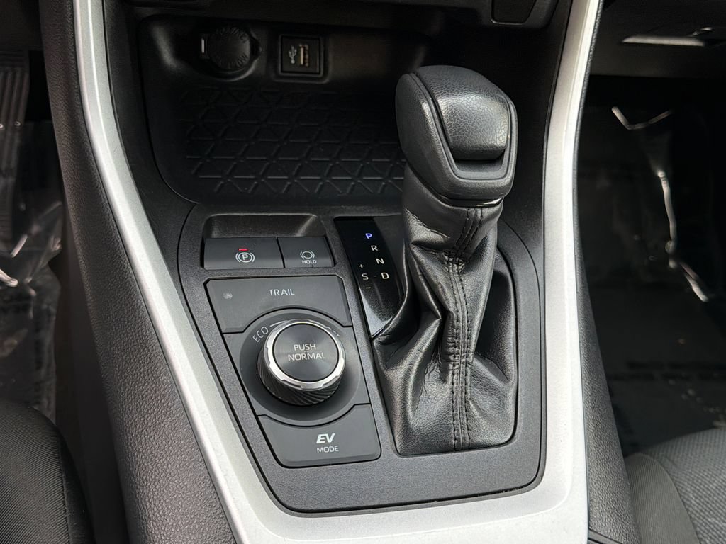 Used 2025 Toyota RAV4 XLE AWD/4WD image 27