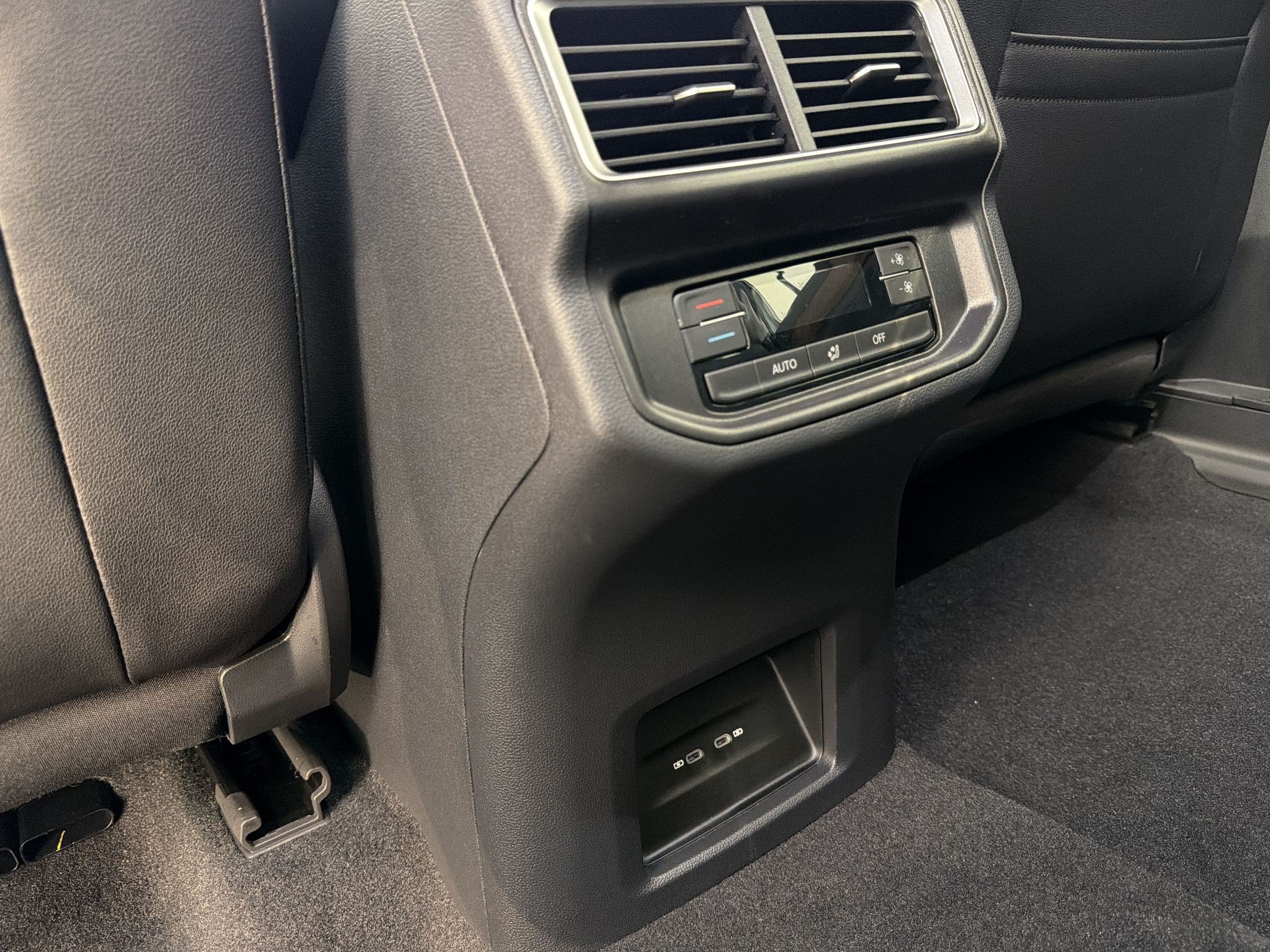 New 2026 Volkswagen Atlas SE FWD image 31