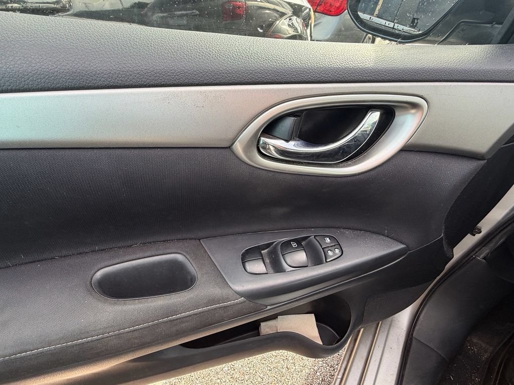 Used 2015 Nissan Sentra SV FWD image 8