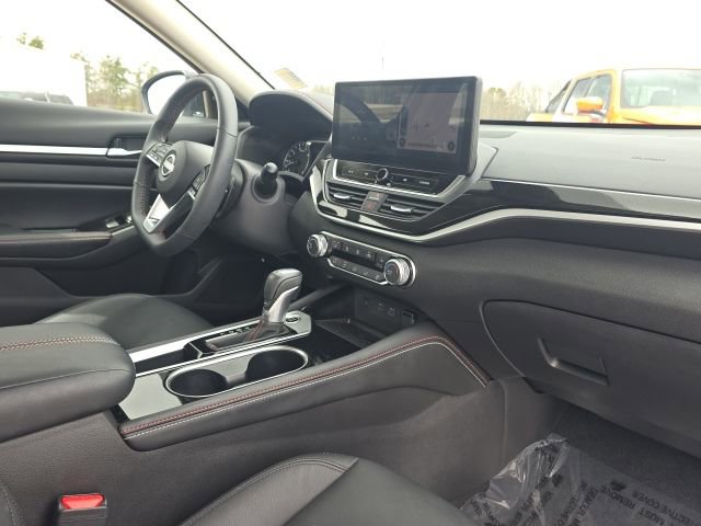Used 2024 Nissan Altima 2.5 SR w/ SR Premium Package image 19