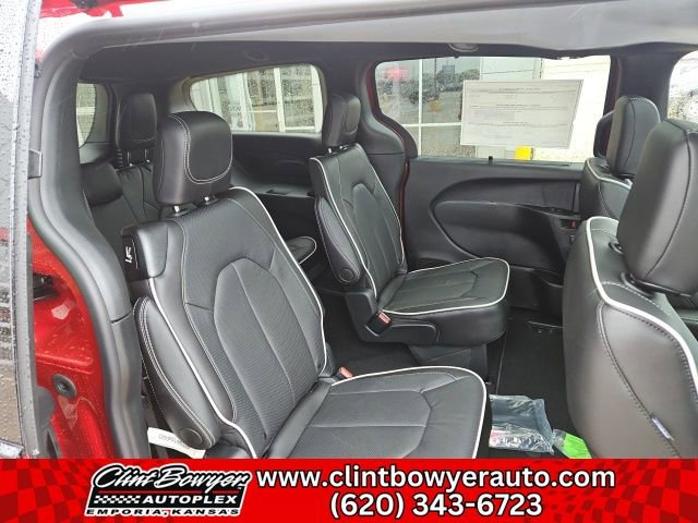 New 2026 Chrysler Pacifica Limited w/ S Appearance Package image 26
