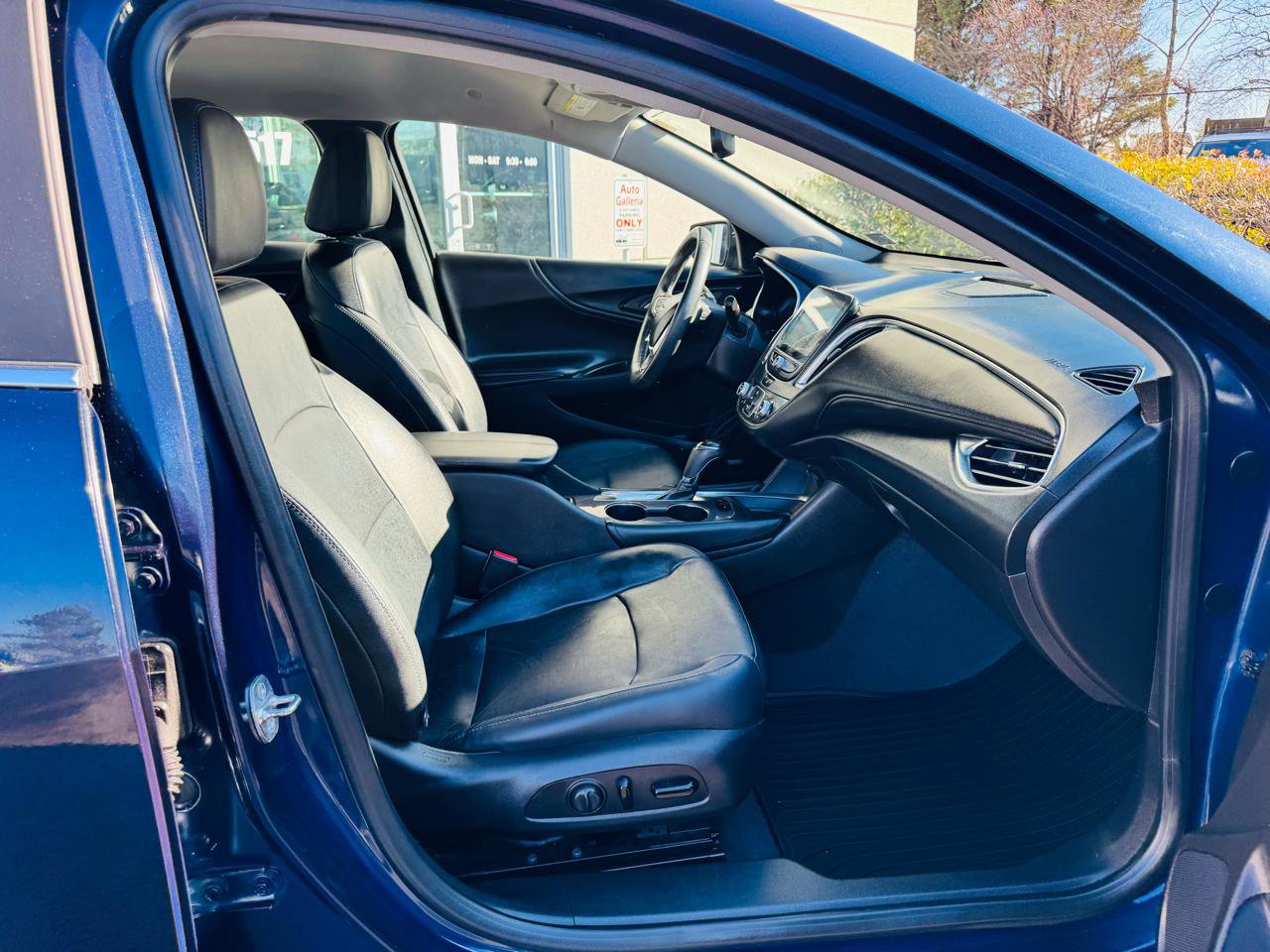 Used 2017 Chevrolet Malibu LT w/ Leather Package image 20