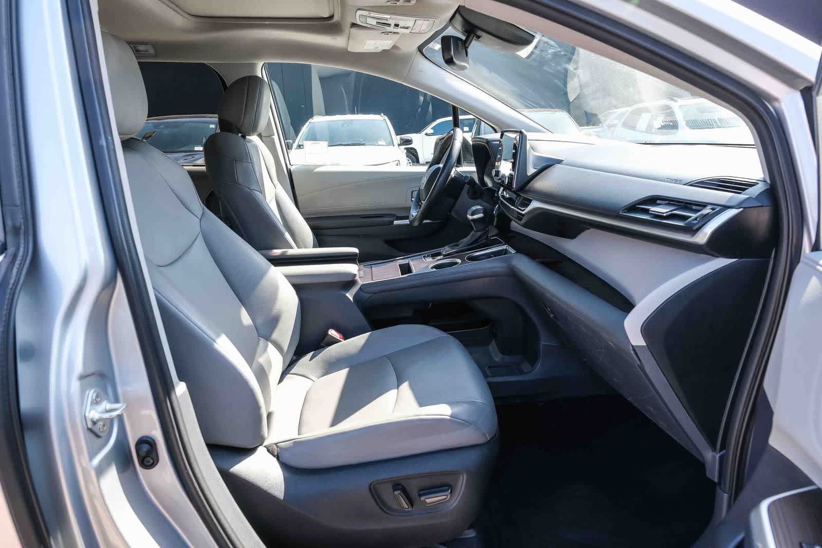 Certified 2023 Toyota Sienna XLE FWD image 16