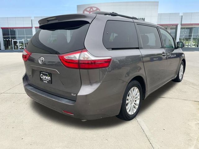 Used 2017 Toyota Sienna XLE FWD image 5