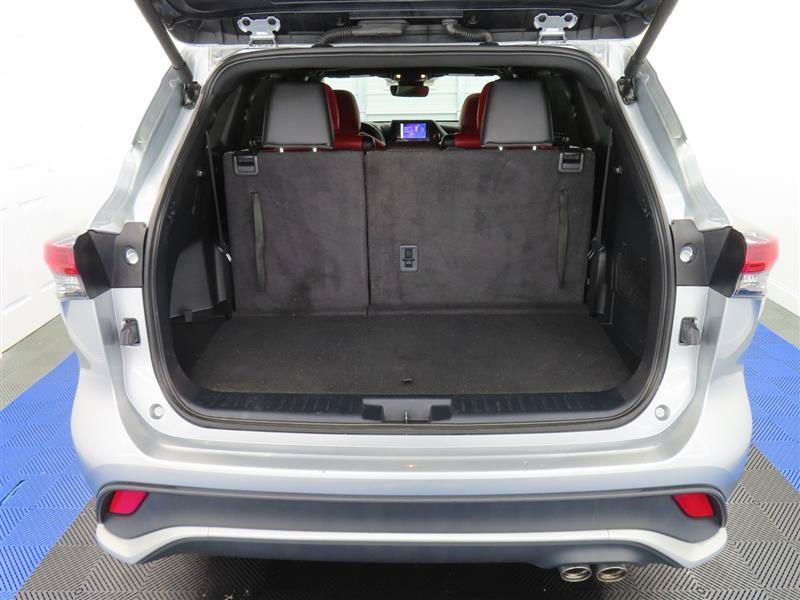 Used 2024 Toyota Highlander XSE FWD image 8