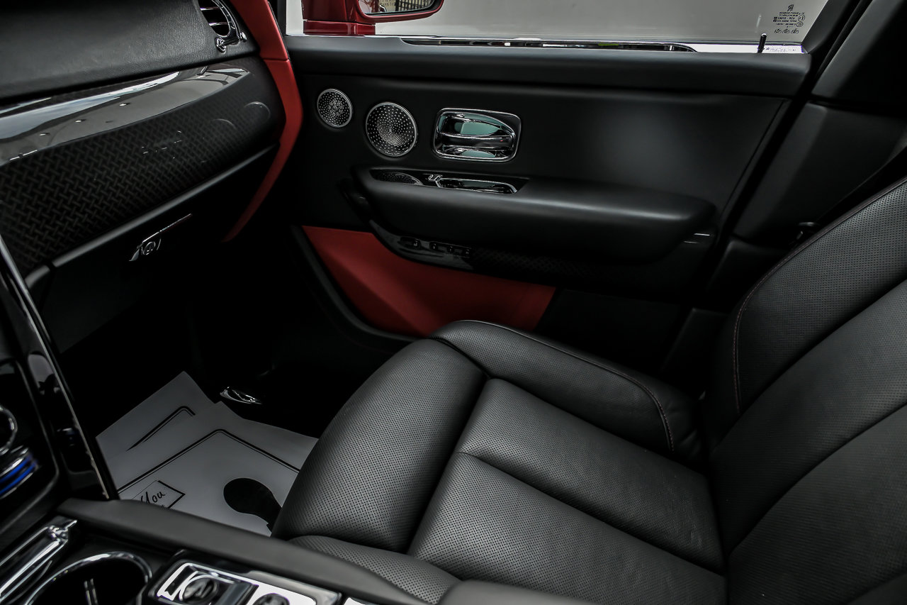 Used 2021 Rolls-Royce Cullinan Black Badge AWD/4WD image 47