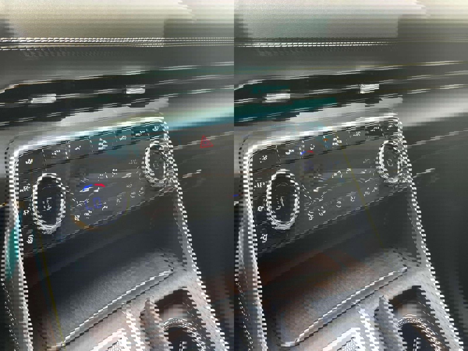 Used 2024 Genesis GV80 2.5T w/ Advanced Package image 30