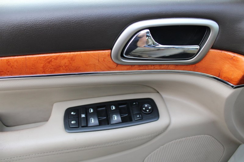 Used 2011 Jeep Grand Cherokee Overland image 14