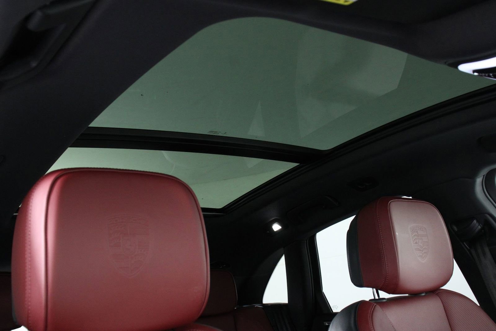 Certified 2022 Porsche Macan AWD/4WD image 25