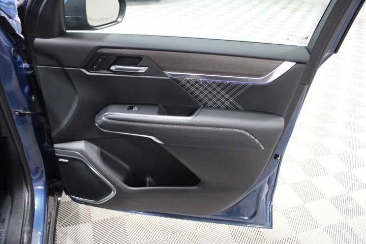 Used 2024 GMC Acadia Denali image 24