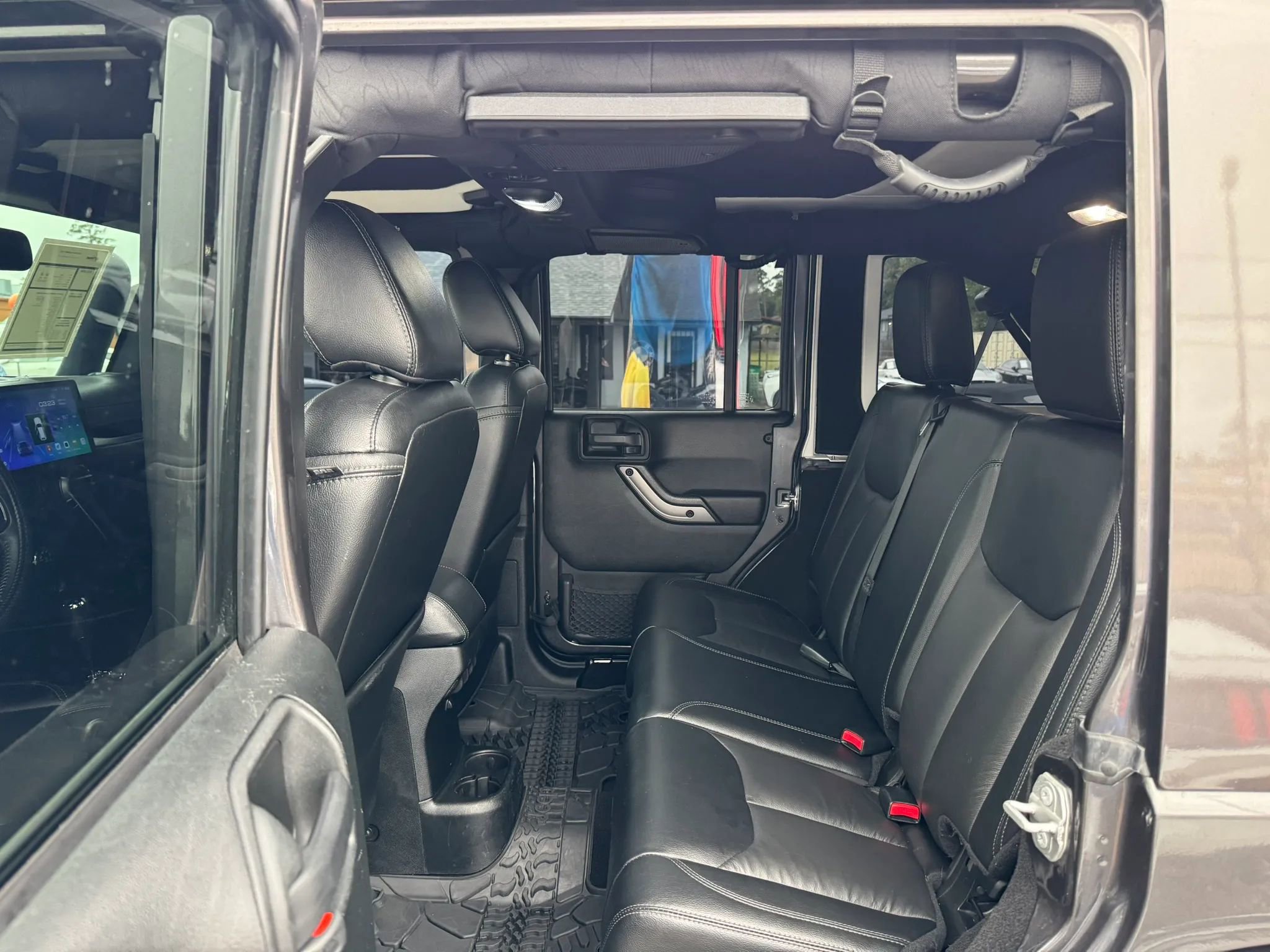 Used 2018 Jeep Wrangler Unlimited Sahara AWD/4WD image 23