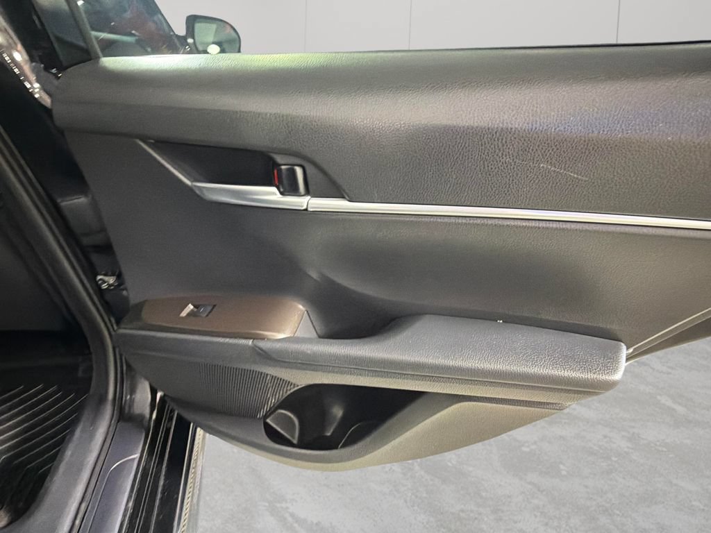 Used 2021 Toyota Camry SE FWD image 31
