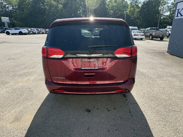 Used 2023 Chrysler Voyager LX image 7