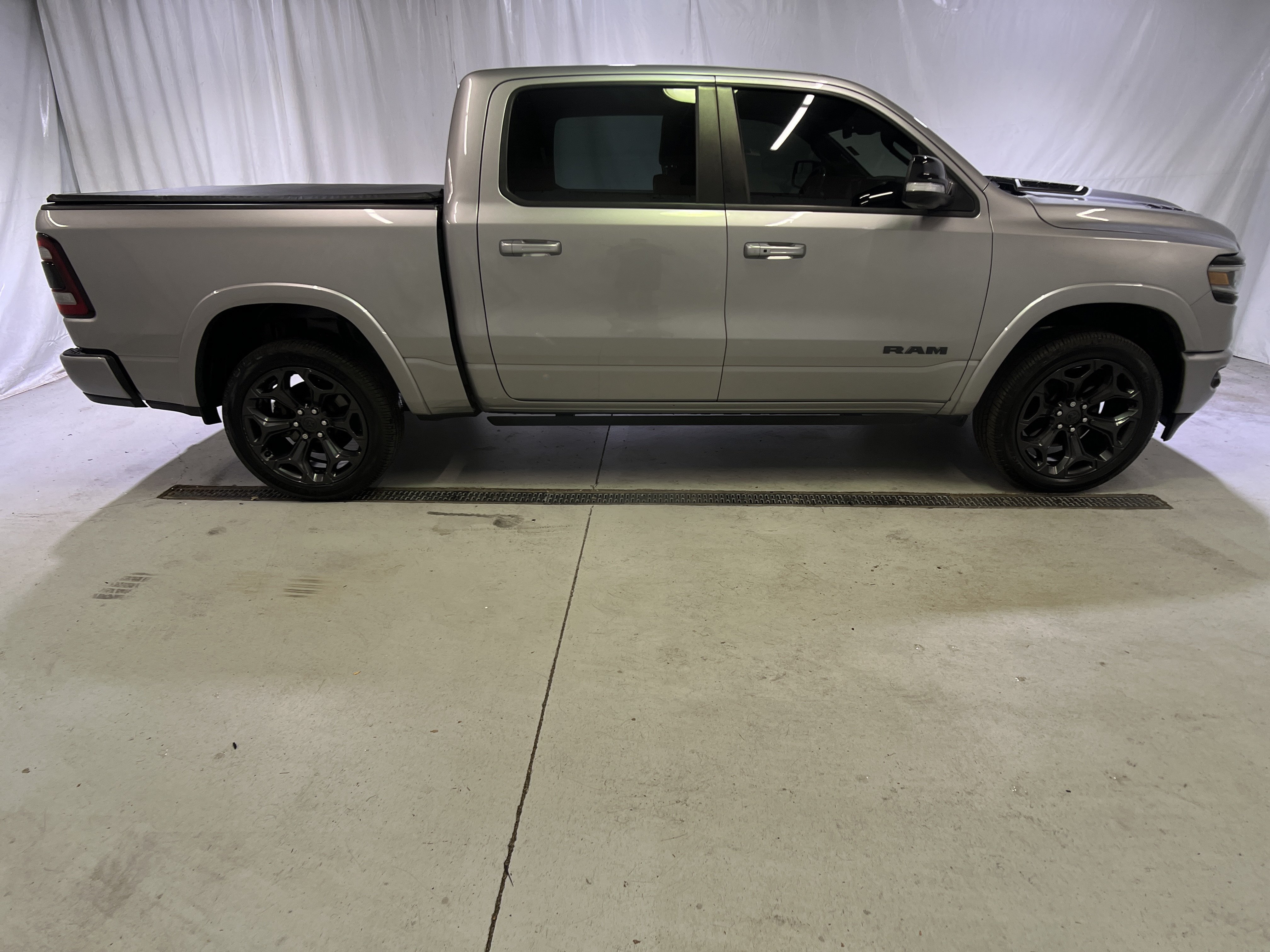 Used 2022 RAM 1500 Limited w/ Night Edition AWD/4WD image 17