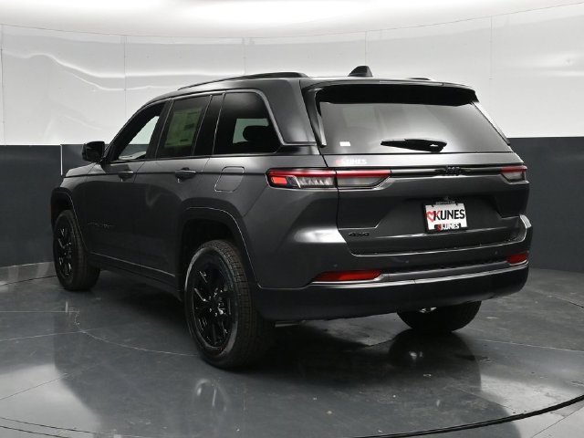 New 2026 Jeep Grand Cherokee Altitude AWD/4WD image 9