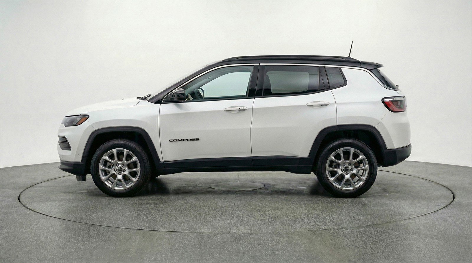 Used 2025 Jeep Compass Limited image 5