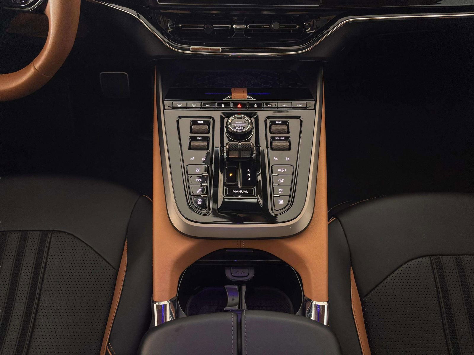 Used 2025 Aston Martin DBX 707 image 31