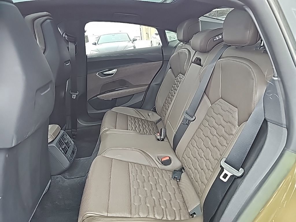 Used 2023 Audi e-tron GT Prestige image 11