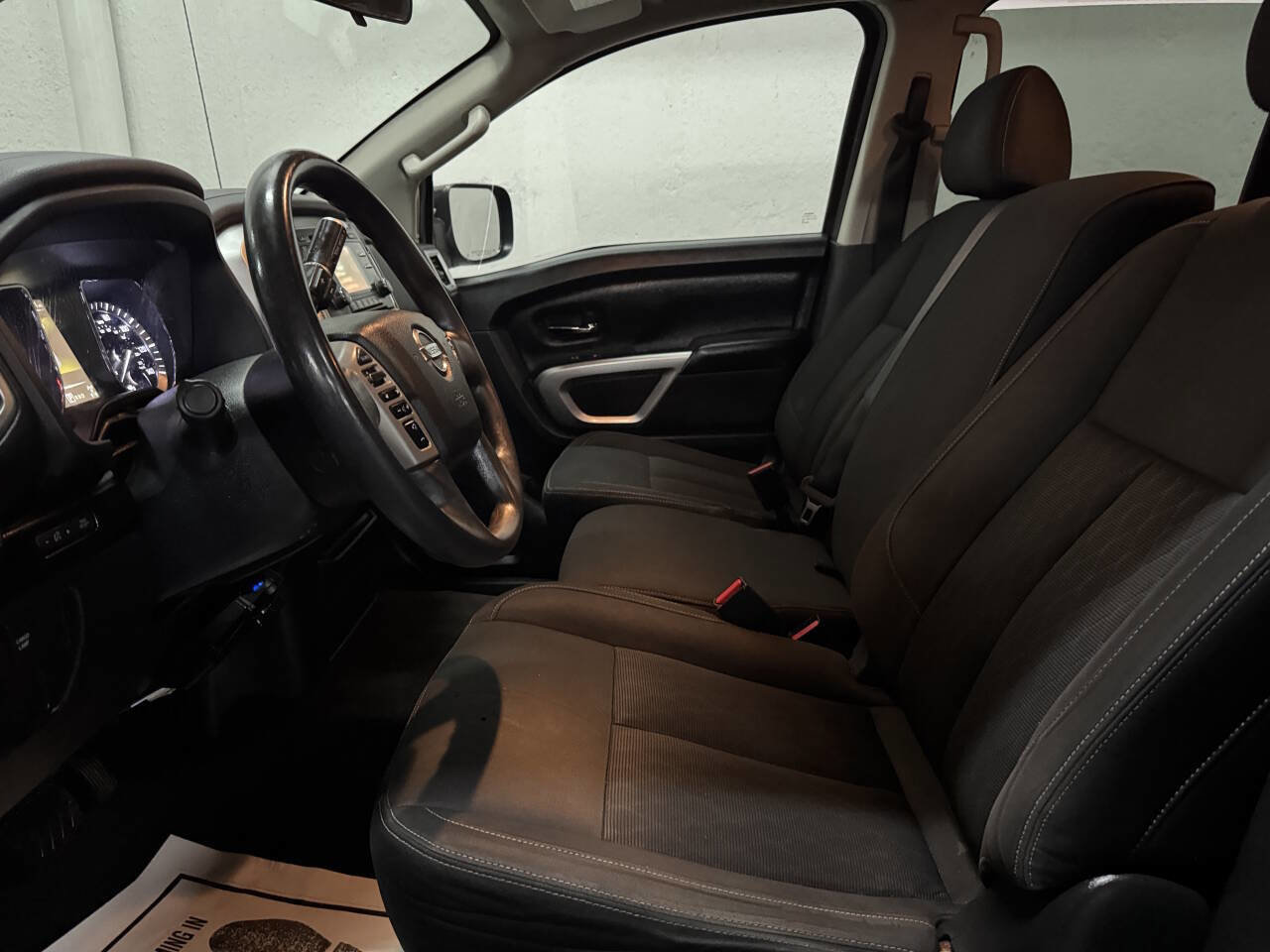 Used 2018 Nissan Titan SV AWD/4WD image 15