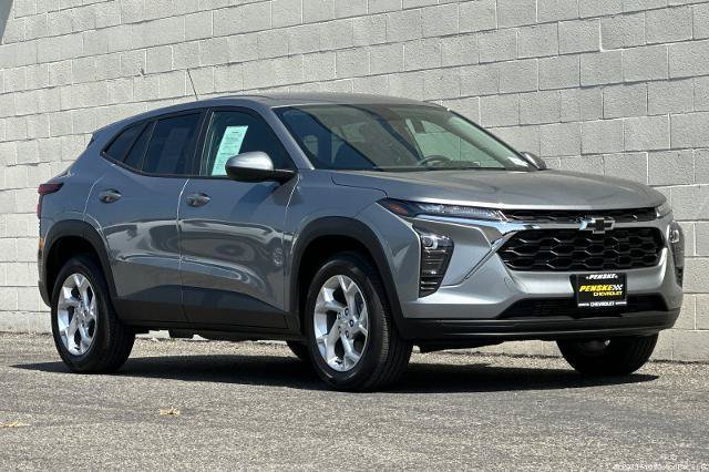 New 2026 Chevrolet Trax LS w/ LS Convenience Package FWD image 1
