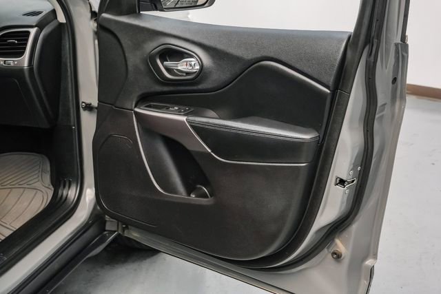 Used 2020 Jeep Cherokee Latitude Plus w/ Comfort/Convenience Group image 39