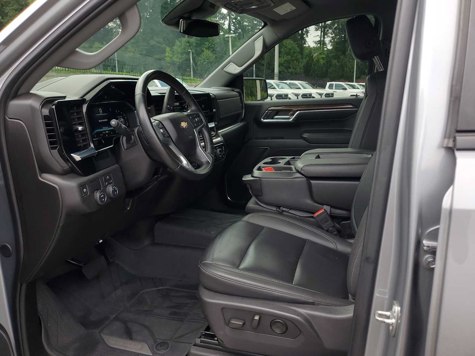 Used 2024 Chevrolet Silverado 1500 LT w/ Leather Package RWD image 16