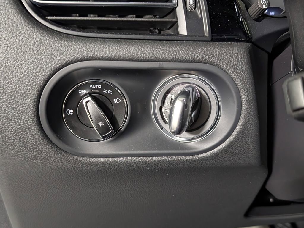 New 2026 Porsche Macan image 36