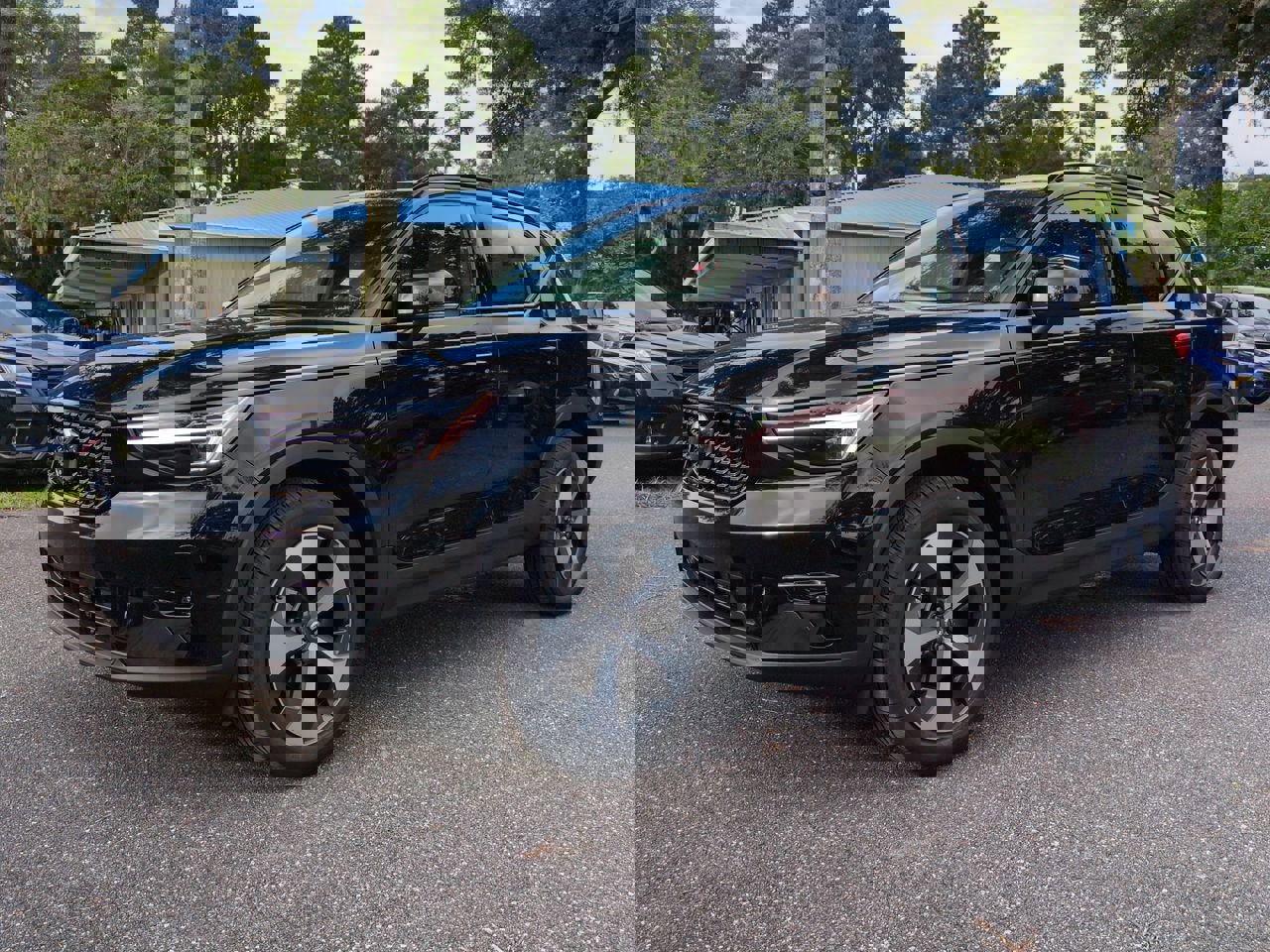 New 2025 Volvo XC40 B5 Plus w/ Protection Package Premier image 8