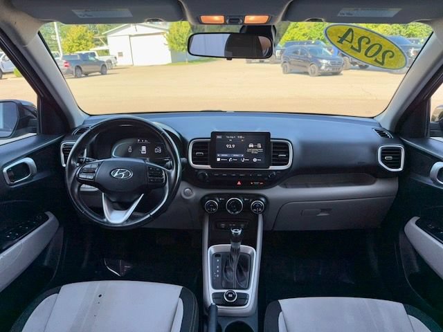 Used 2024 Hyundai Venue SEL FWD image 14