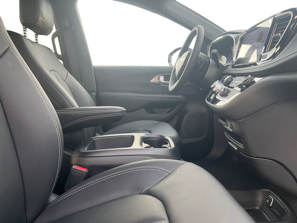 New 2026 Chrysler Pacifica Select image 24