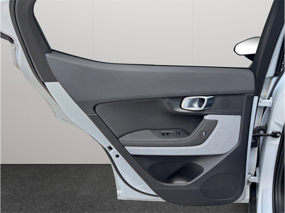 Used 2021 Polestar Polestar 2 image 40