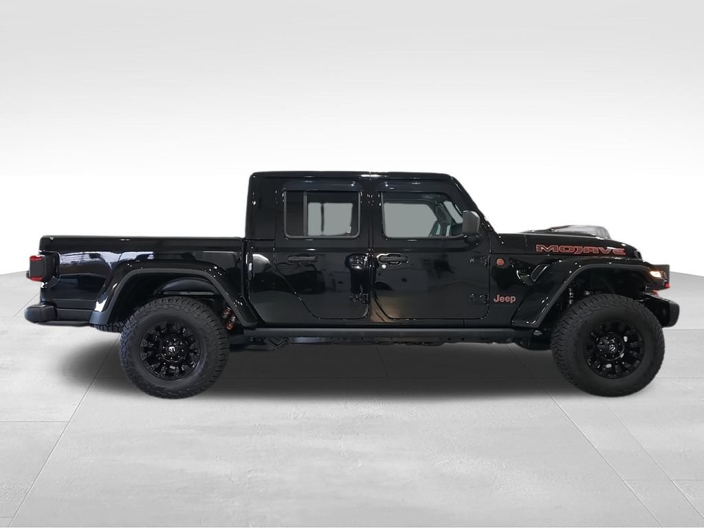 Used 2025 Jeep Gladiator Mojave AWD/4WD image 9
