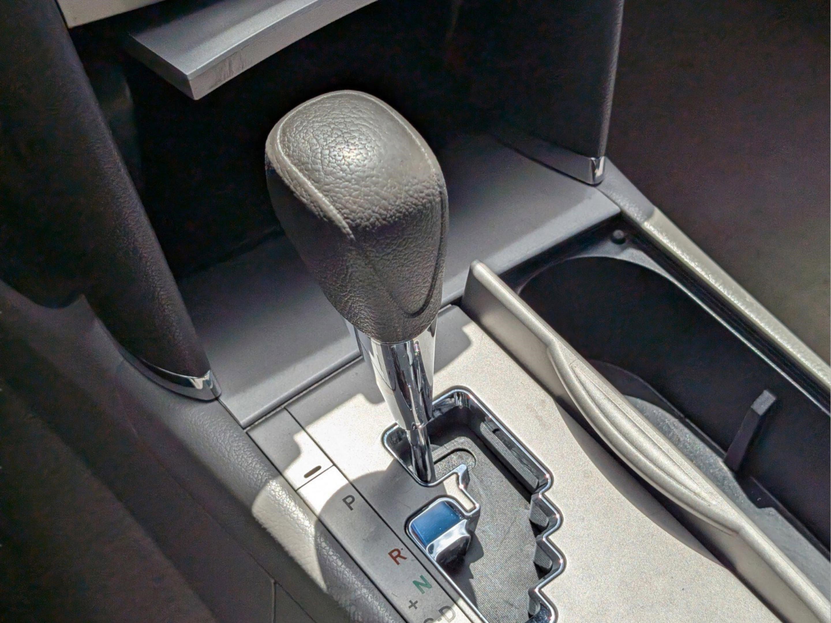 Used 2010 Toyota Camry LE FWD image 17