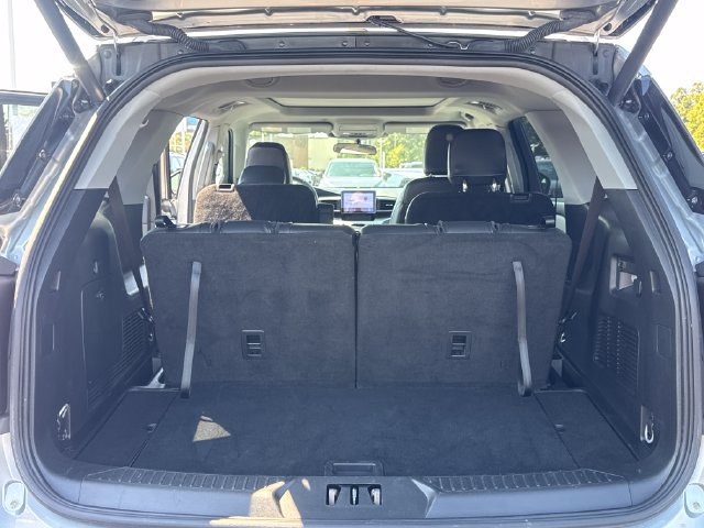 Used 2024 Ford Explorer XLT w/ Equipment Group 202A AWD/4WD image 13