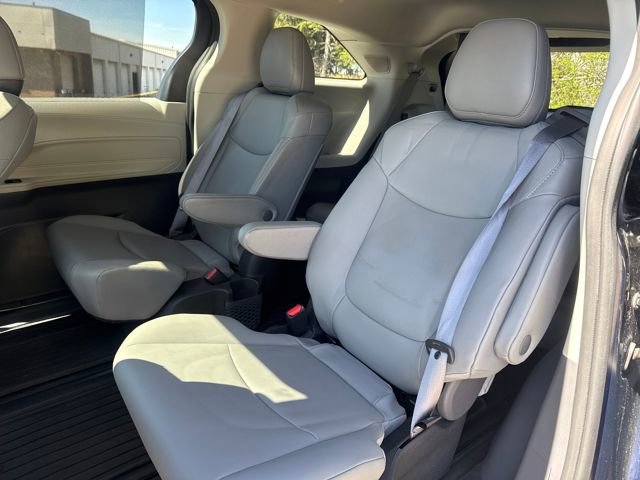 Used 2022 Toyota Sienna XLE w/ XLE Plus Package image 21