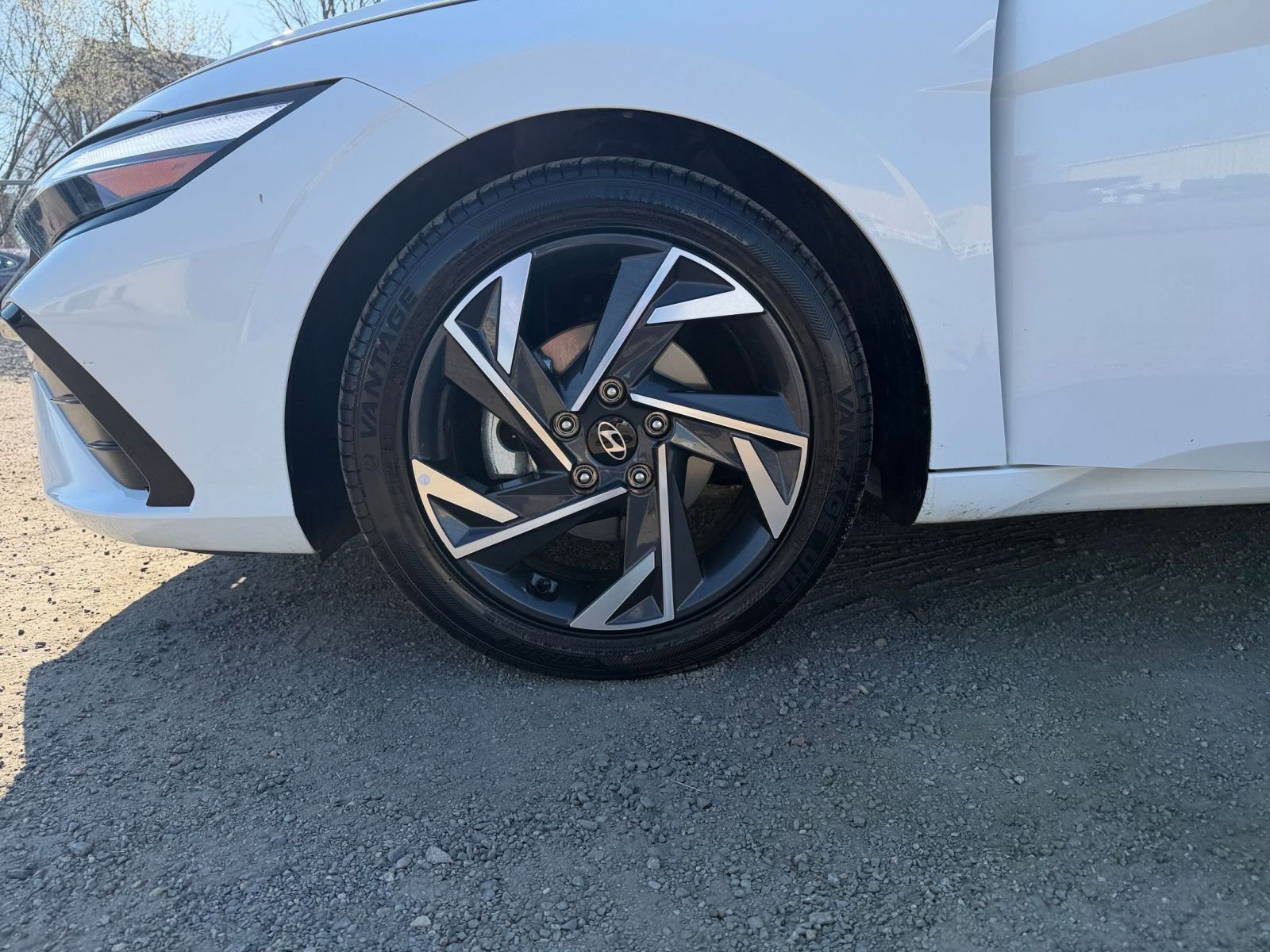 Used 2025 Hyundai Elantra SEL FWD image 33