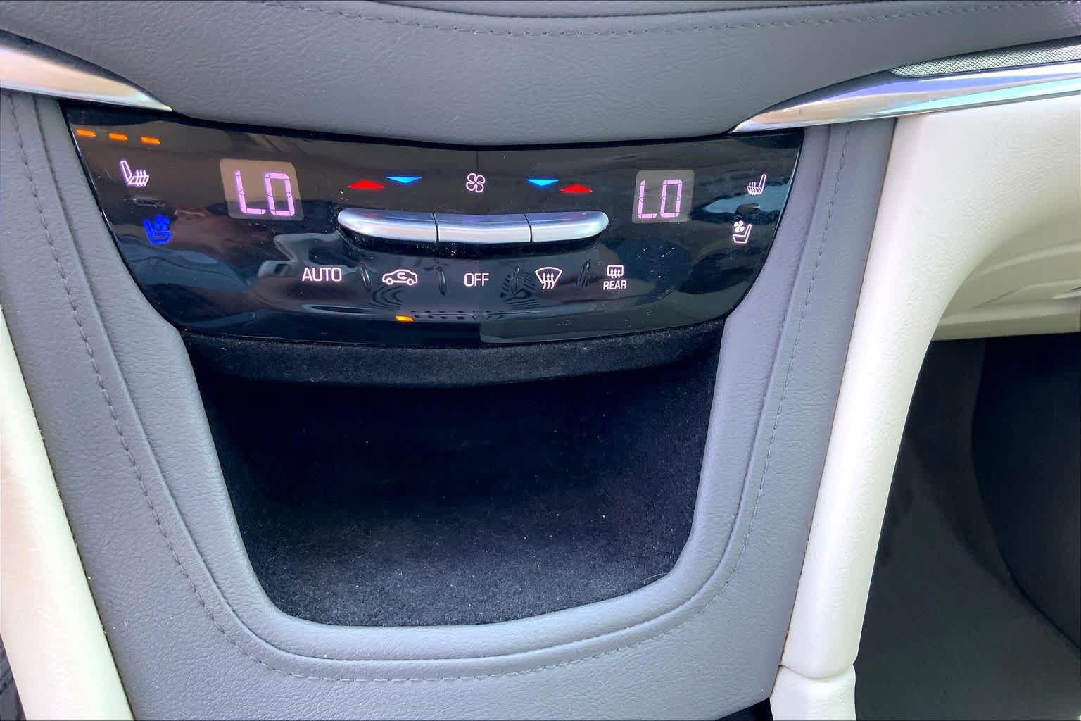 Used 2017 Cadillac XT5 Premium Luxury FWD image 35