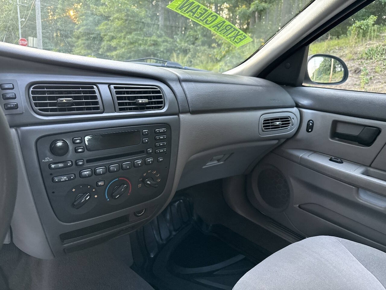 Used 2004 Ford Taurus SES FWD image 12