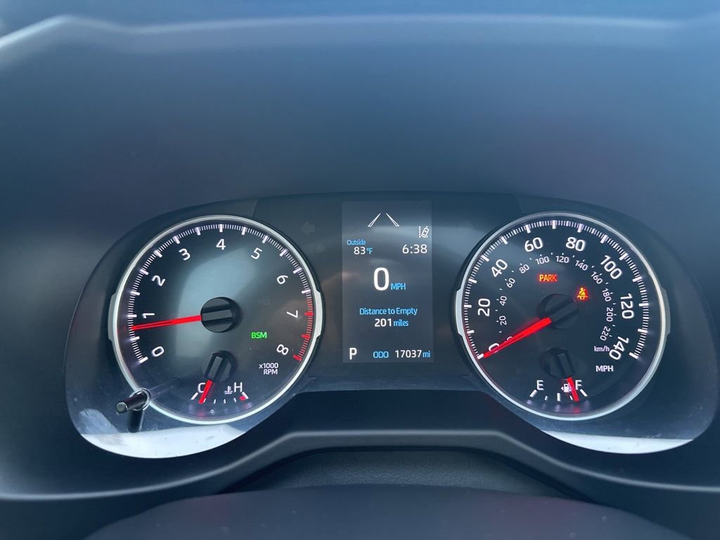 Used 2021 Toyota RAV4 XLE Premium image 11