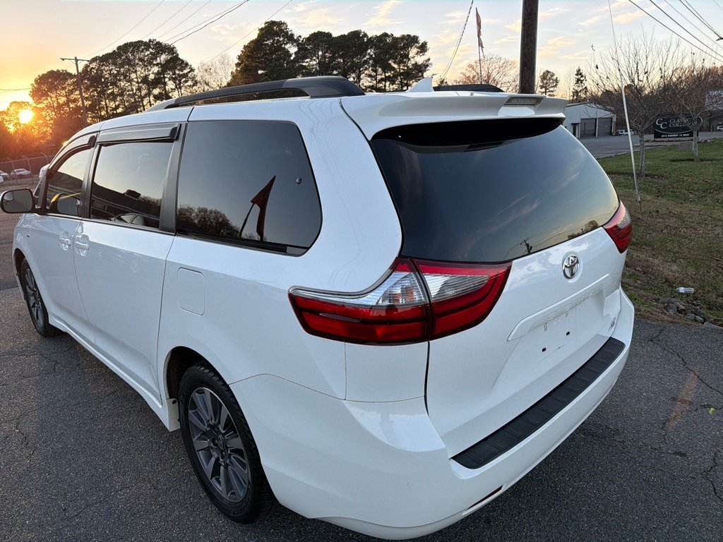 Used 2020 Toyota Sienna LE image 10