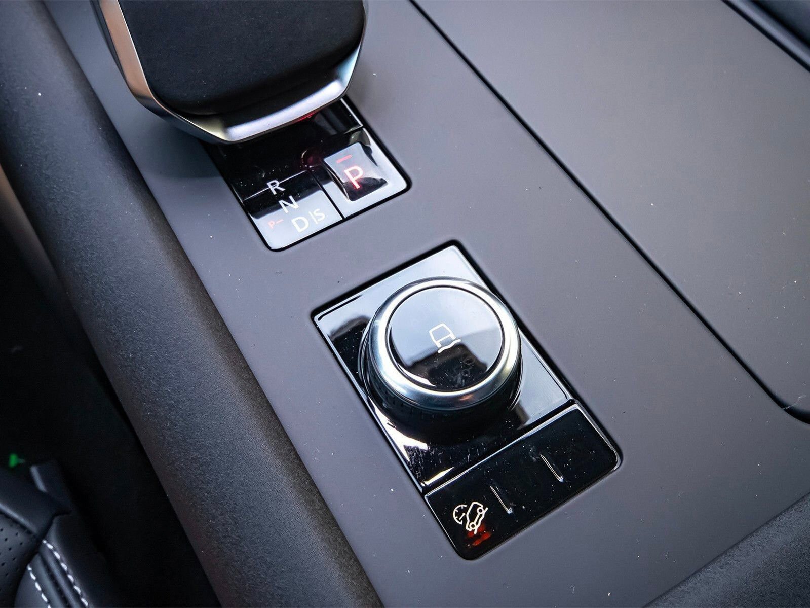 New 2026 Land Rover Discovery Limited Edition image 29