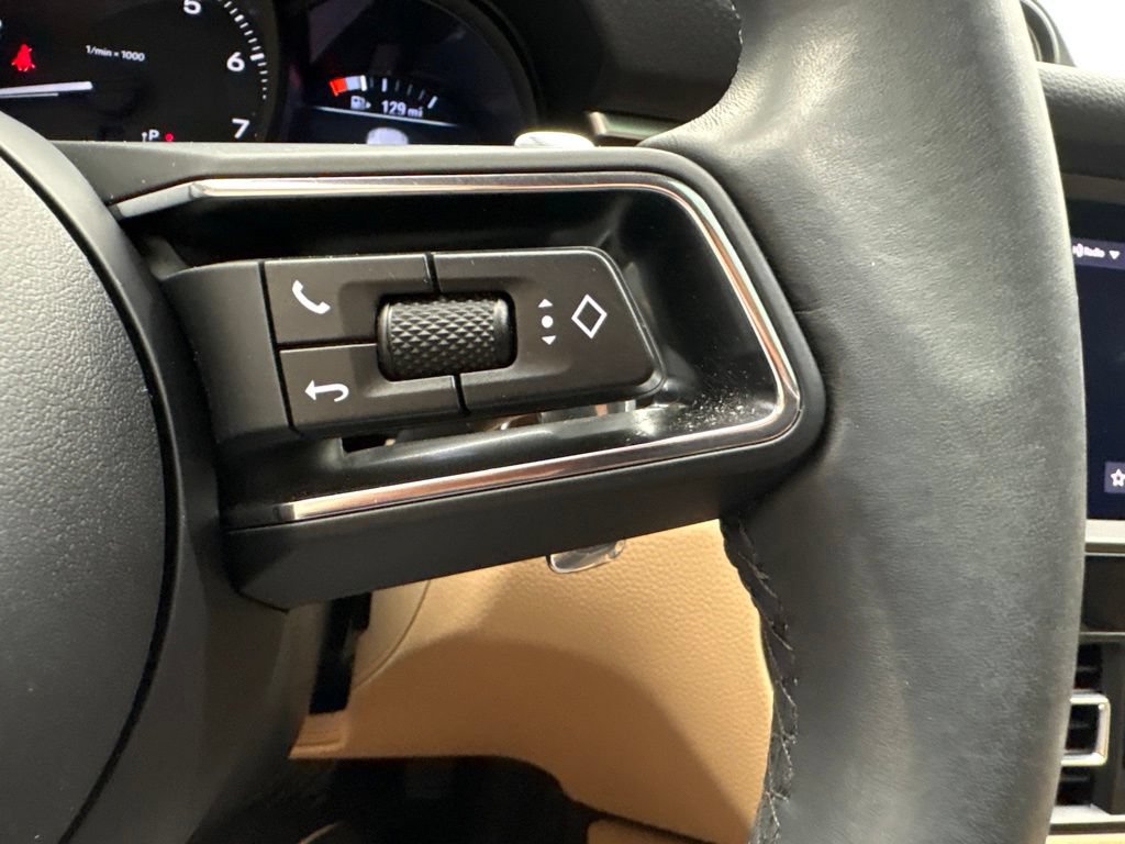 Certified 2024 Porsche Macan AWD/4WD image 36