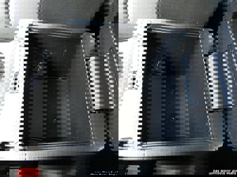 Used 2015 MAZDA MAZDA3 i Sport image 30