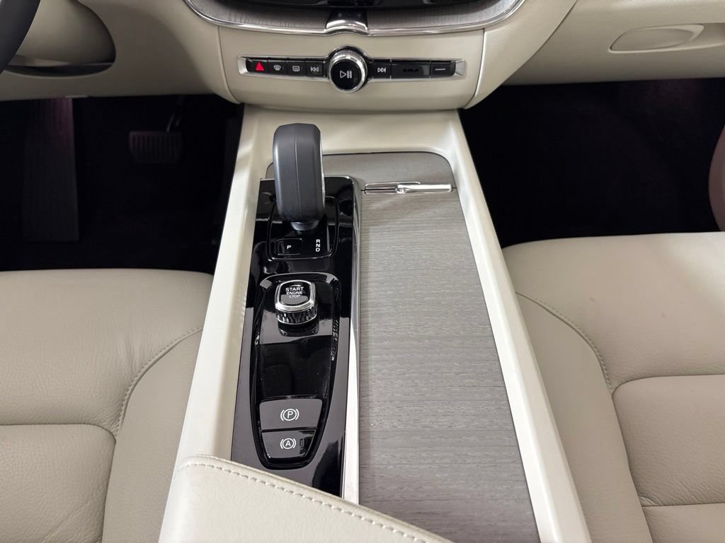 Used 2023 Volvo XC60 B5 Plus w/ Protection Package Premier AWD/4WD image 24