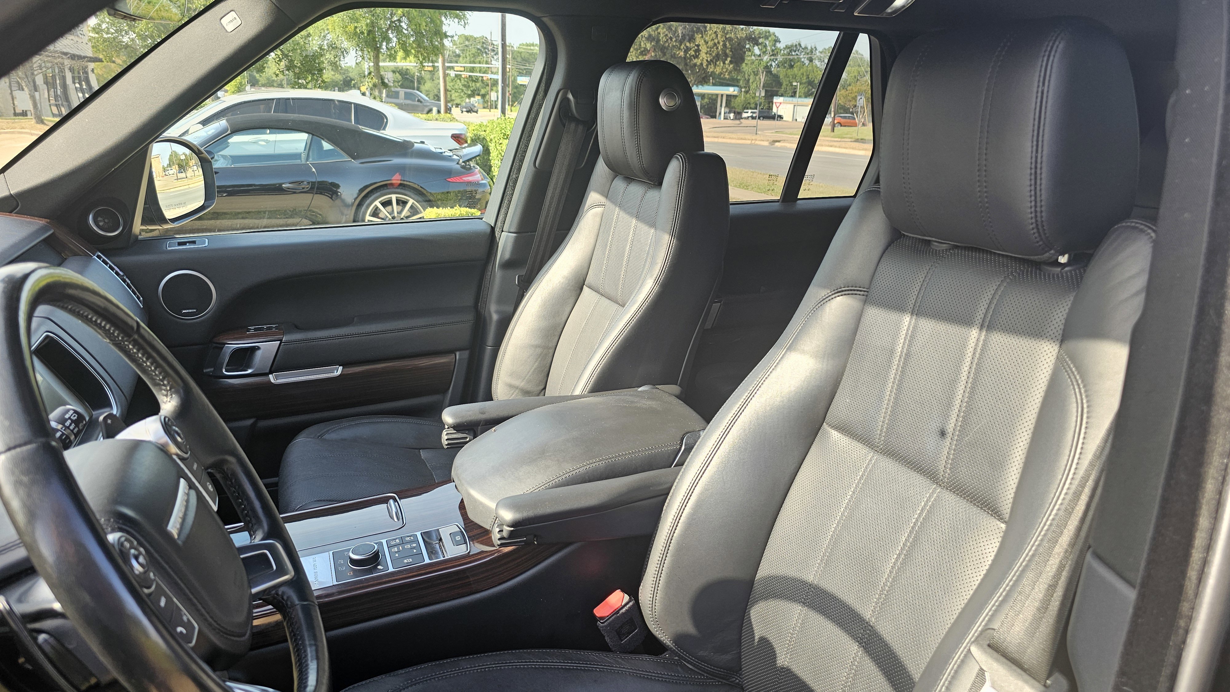 Used 2017 Land Rover Range Rover HSE image 23