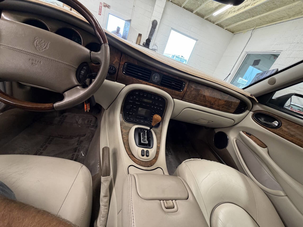 Used 2001 Jaguar XJ Vanden Plas image 10