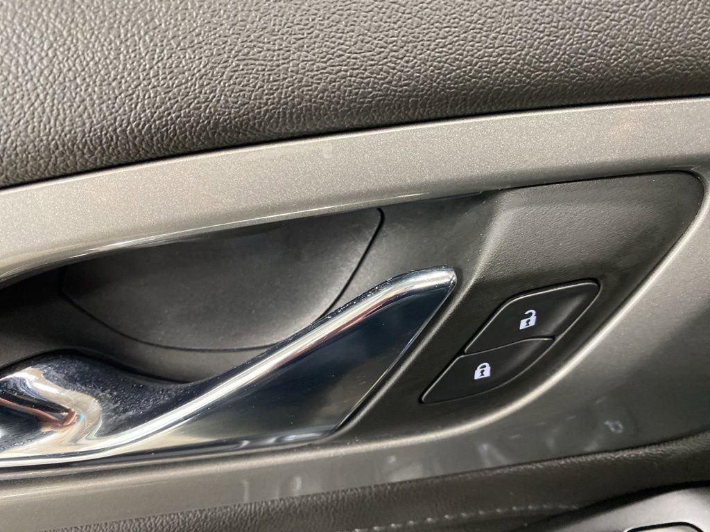 Used 2023 Chevrolet Traverse LT w/ Midnight/Sport Edition image 31