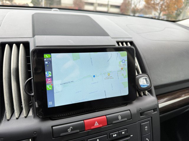 Used 2011 Land Rover LR2 HSE image 25